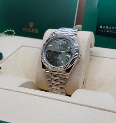 Rolex Day-date 40 New 2025 Olive Green Roman Dial Fluted Bezel Platinum President Bracelet