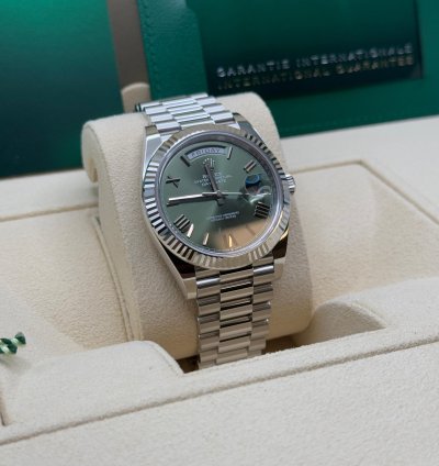 Rolex Day-date 40 New 2025 Olive Green Roman Dial Fluted Bezel Platinum President Bracelet