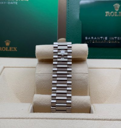 Rolex Day-date 40 New 2025 Olive Green Roman Dial Fluted Bezel Platinum President Bracelet