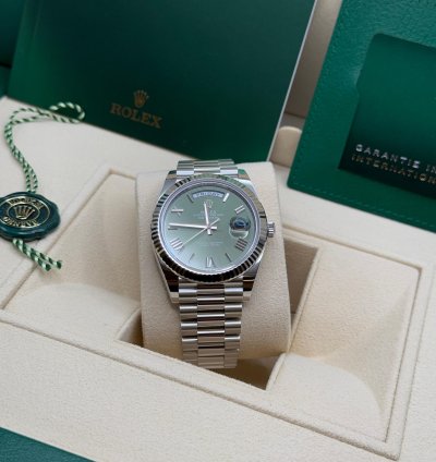 Rolex Day-date 40 New 2025 Olive Green Roman Dial Fluted Bezel Platinum President Bracelet