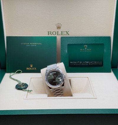 Rolex Day-date 40 New 2025 Olive Green Roman Dial Fluted Bezel Platinum President Bracelet