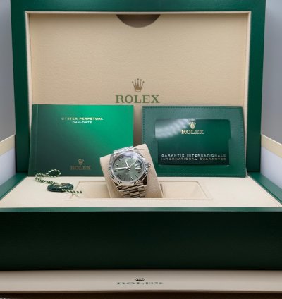 Rolex Day-date 40 New 2025 Olive Green Roman Dial Fluted Bezel Platinum President Bracelet
