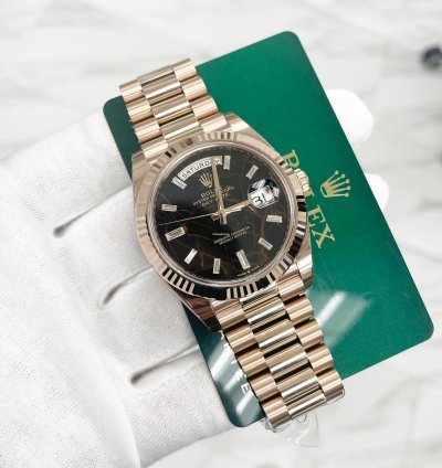 Rolex Day-date 40 New Day-date 40mm 228235 Presidential Rose Gold Eisenkiesel Baguette Diamond Dial