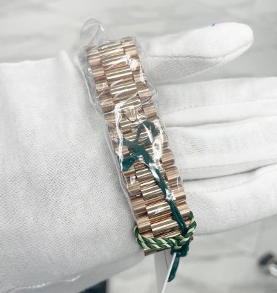 Rolex Day-date 40 New Day-date 40mm 228235 Presidential Rose Gold Eisenkiesel Baguette Diamond Dial