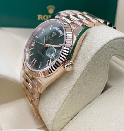 Rolex Day-date 40 New Day-date 40mm 228235 Rose Gold Fluted Olive Green Roman Dial Presidential