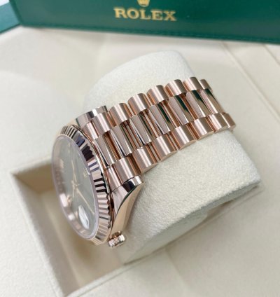 Rolex Day-date 40 New Day-date 40mm 228235 Rose Gold Fluted Olive Green Roman Dial Presidential
