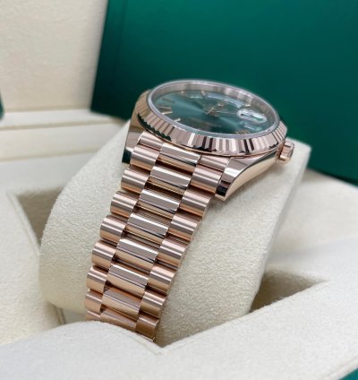 Rolex Day-date 40 New Day-date 40mm 228235 Rose Gold Fluted Olive Green Roman Dial Presidential