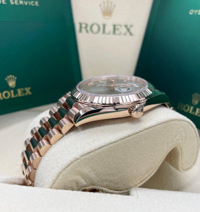 Rolex Day-date 40 New Day-date 40mm 228235 Rose Gold Fluted Olive Green Roman Dial Presidential