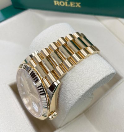 Rolex Day-date 40 New Day-date 40mm 228238 Yellow Gold Presidential Champagne Baguette Dial