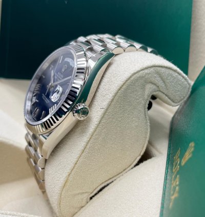 Rolex Day-date 40 New Day-date 40mm 228239 White Gold Fluted Bezel Blue Ombre Dial President Bracelet