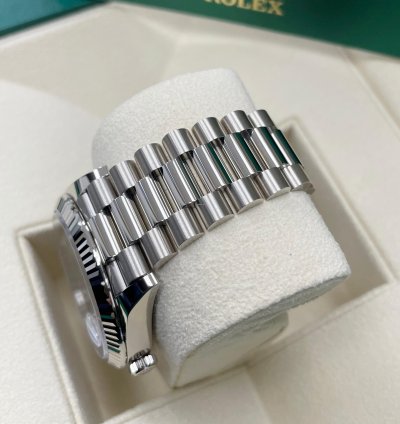 Rolex Day-date 40 New Day-date 40mm 228239 White Gold Fluted Bezel Blue Ombre Dial President Bracelet