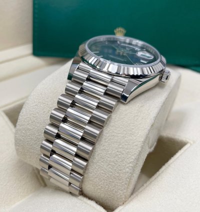 Rolex Day-date 40 New Day-date 40mm 228239 White Gold Fluted Bezel Blue Ombre Dial President Bracelet