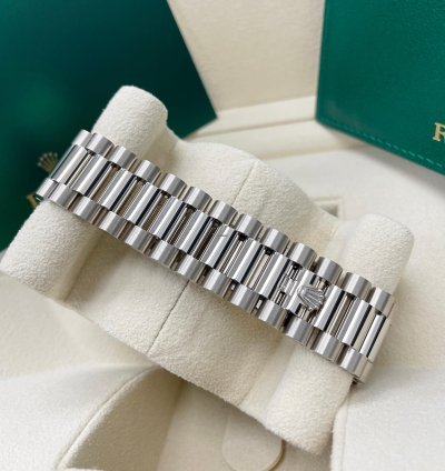 Rolex Day-date 40 New Day-date 40mm 228239 White Gold Fluted Bezel Blue Ombre Dial President Bracelet