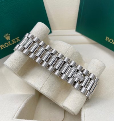 Rolex Day-date 40 New Day-date 40mm 228239 White Gold Fluted Bezel Blue Roman Dial President Bracelet