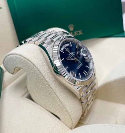 Rolex Day-date 40 New Day-date 40mm 228239 White Gold Fluted Bezel Blue Roman Dial President Bracelet