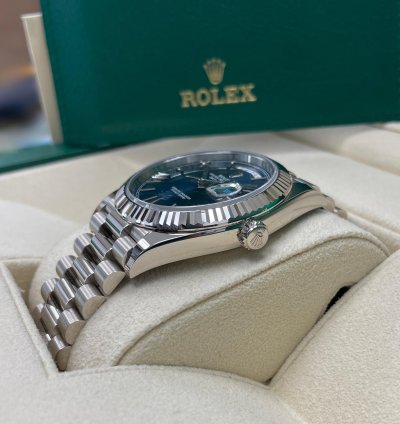 Rolex Day-date 40 New Day-date 40mm 228239 White Gold Fluted Bezel Blue Roman Dial President Bracelet