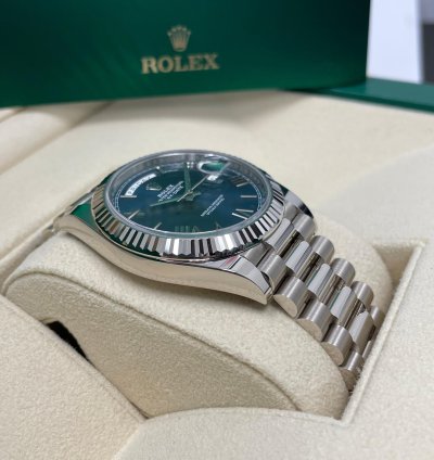 Rolex Day-date 40 New Day-date 40mm 228239 White Gold Fluted Bezel Blue Roman Dial President Bracelet
