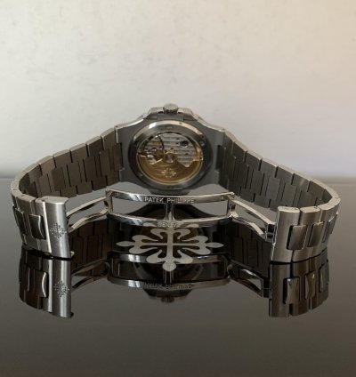 Patek Philippe Nautilus Jumbo 5711 1a Signed By President Dr Thierry Stern Full Set 2014