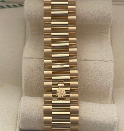 Rolex Day-date 40 New Gold Rolex President With Silver Diagonal Motif Dial