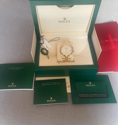 Rolex Day-date 40 New Gold Rolex President With Silver Diagonal Motif Dial