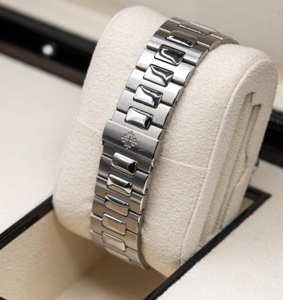 Patek Philippe Nautilus Jumbo Steel Black Power Reserve 42mm
