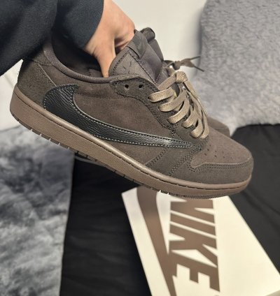 Jordan 1 Low Travis Scott Velvet Brown