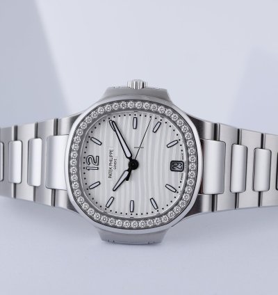 Patek Philippe Nautilus Ladies Automatic Ref 7018 1a-001 Silver Dial 33mm Stainless Steel Box And Papers 2015