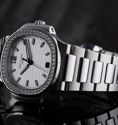 Patek Philippe Nautilus Ladies Automatic Ref 7018 1a-001 Silver Dial 33mm Stainless Steel Box And Papers 2015