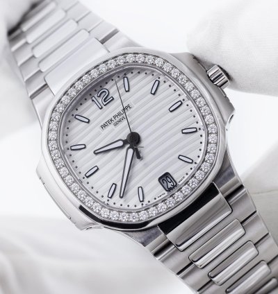 Patek Philippe Nautilus Ladies Automatic Ref 7018 1a-001 Silver Dial 33mm Stainless Steel Box And Papers 2015