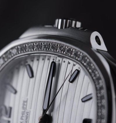 Patek Philippe Nautilus Ladies Automatic Ref 7018 1a-001 Silver Dial 33mm Stainless Steel Box And Papers 2015