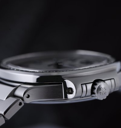Patek Philippe Nautilus Ladies Automatic Ref 7018 1a-001 Silver Dial 33mm Stainless Steel Box And Papers 2015