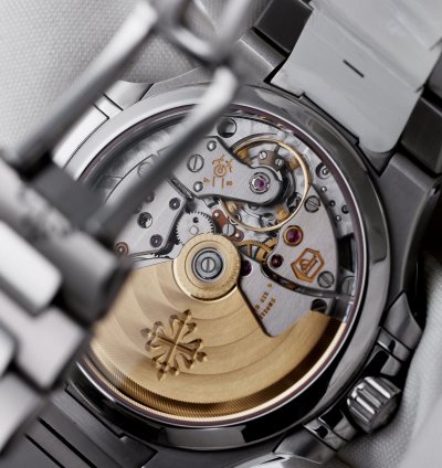 Patek Philippe Nautilus Ladies Automatic Ref 7018 1a-001 Silver Dial 33mm Stainless Steel Box And Papers 2015