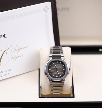 Patek Philippe Nautilus Lady Nautilus Grau - 2022 - Deutsch - Wie Neu - Fullset