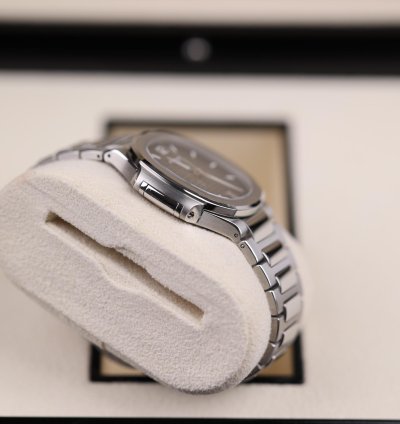 Patek Philippe Nautilus Lady Nautilus Grau - 2022 - Deutsch - Wie Neu - Fullset