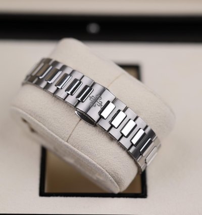 Patek Philippe Nautilus Lady Nautilus Grau - 2022 - Deutsch - Wie Neu - Fullset