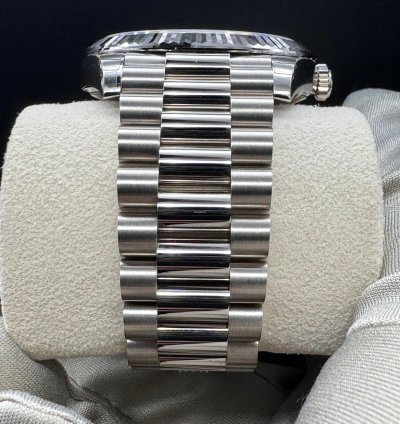 Rolex Day-date 40 Olive Dial Unworn