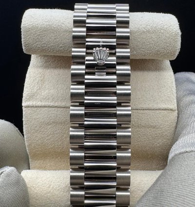 Rolex Day-date 40 Olive Dial Unworn