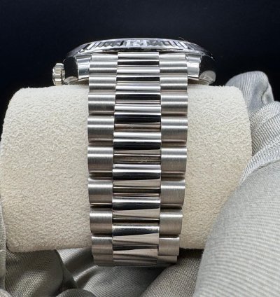 Rolex Day-date 40 Olive Dial Unworn