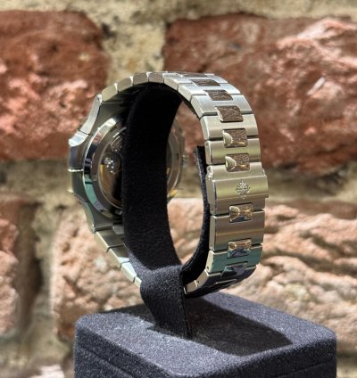 Patek Philippe Nautilus Like New Aus 2021