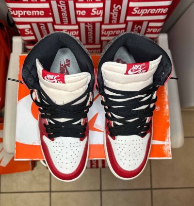 Jordan 1 Retro High Og Chicago Lost Found - Sz 9 5