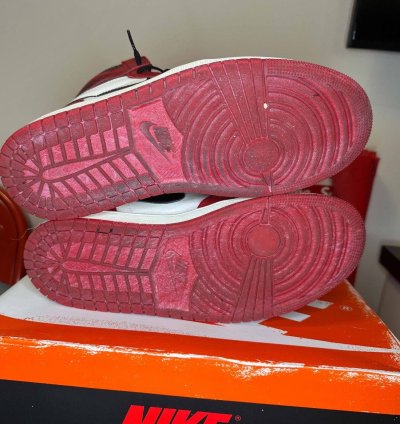 Jordan 1 Retro High Og Chicago Lost Found - Sz 9 5