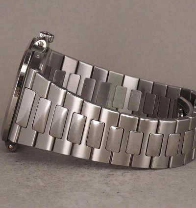 Patek Philippe Nautilus Moon Phase 5712 1a-001