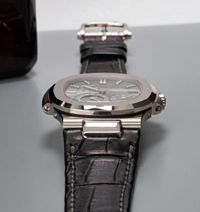 Patek Philippe Nautilus Moon Phase 5712g-001