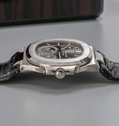 Patek Philippe Nautilus Moon Phase 5712g-001