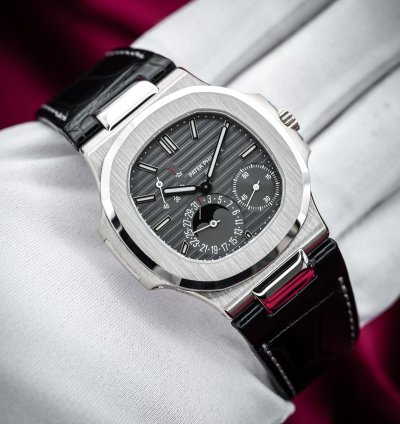 Patek Philippe Nautilus Moonphase 5712g-001 18k White Gold 40mm Box Papers