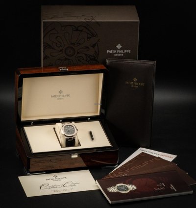 Patek Philippe Nautilus Moonphase 5712g-001 18k White Gold 40mm Box Papers