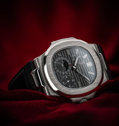 Patek Philippe Nautilus Moonphase 5712g-001 18k White Gold 40mm Mint