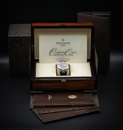 Patek Philippe Nautilus Moonphase 5712g-001 18k White Gold 40mm Mint