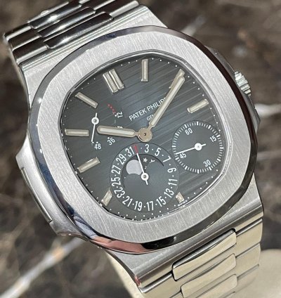 Patek Philippe Nautilus Moonphase Steel 2018 Eu Ref 5712 1a-001