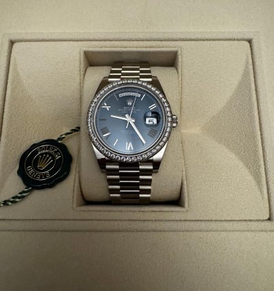 Rolex Day-date 40 Oyster 40 Mm White Gold And Diamonds